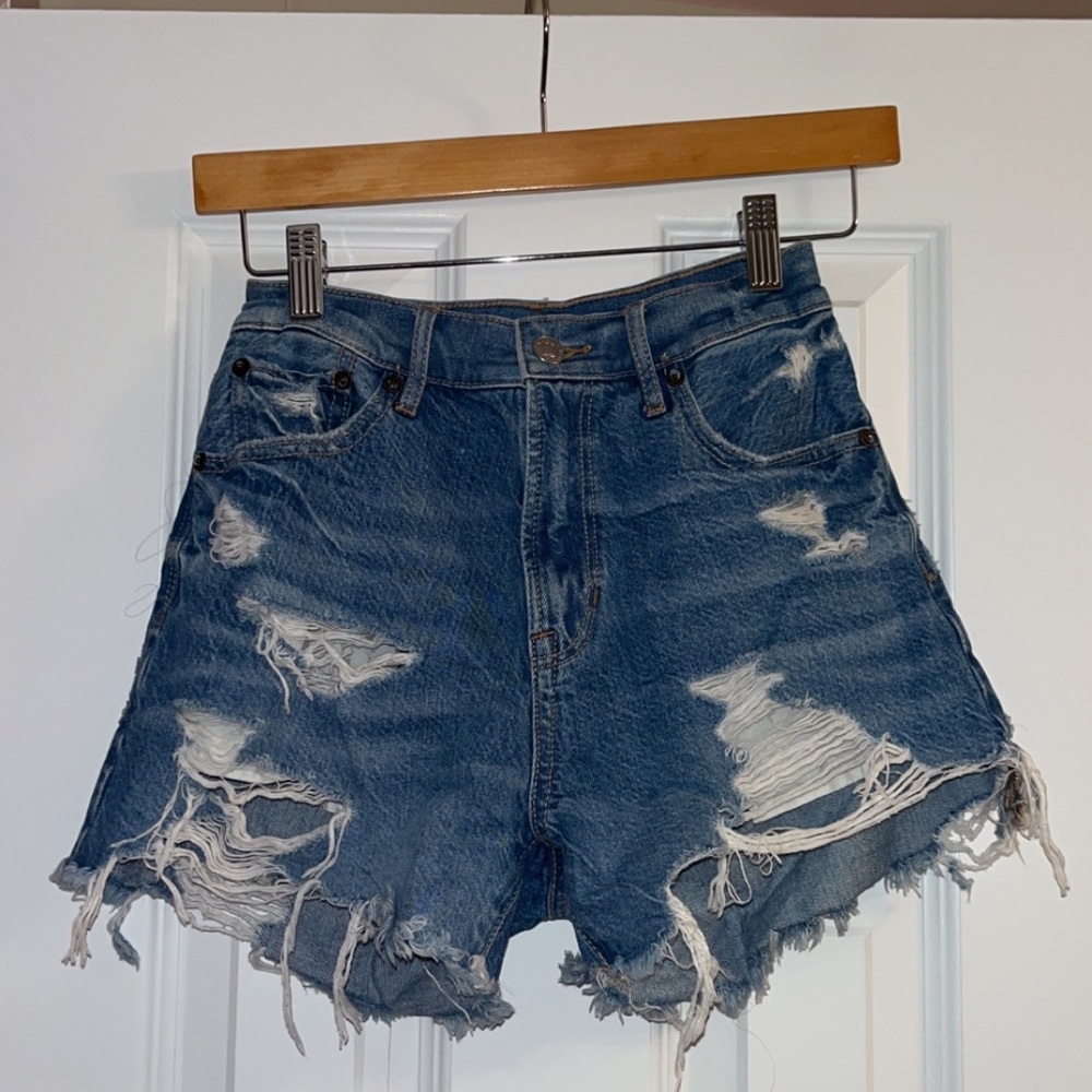American Eagle “Highest rise 90s boyfriend short” size 000